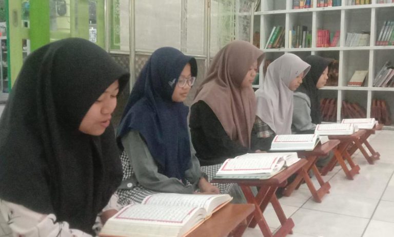 Kelas Subuh Tpa Alba, Didik Santri untuk Biasa Mandi Sebelum Subuh