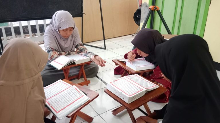 Kelas Tahsin, Upaya Tpa Alba Melancarkan Bacaan Quran Santri