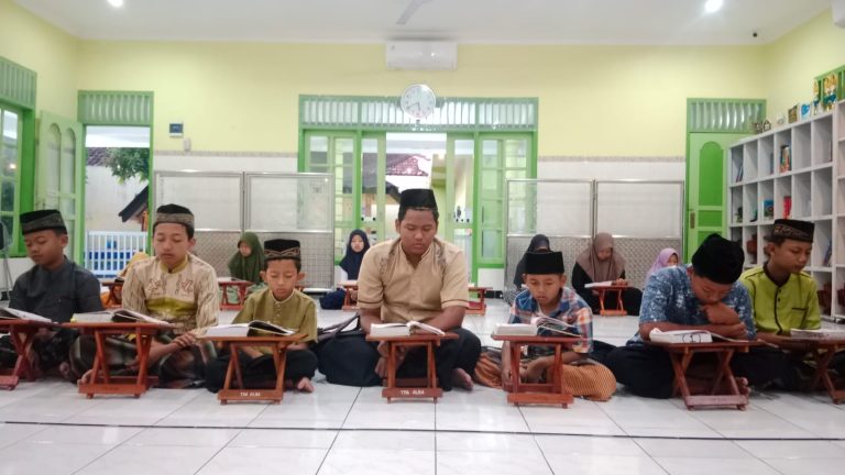 Kelas Subuh, Latihan Membagi Waktu antara Ngaji dan Sekolah