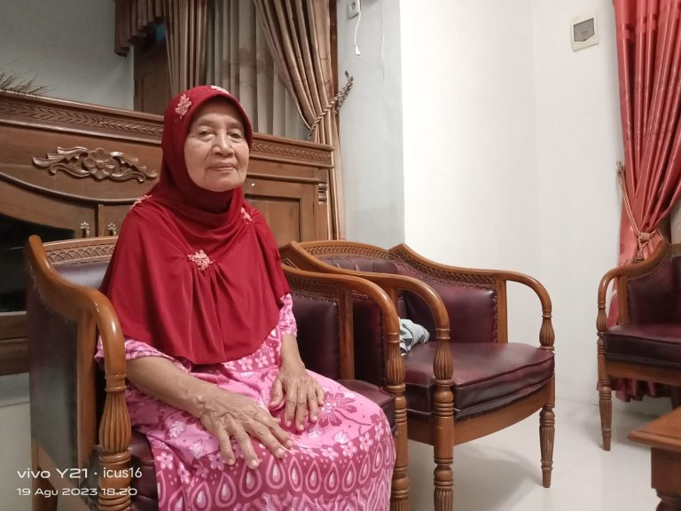 Mbah Lasmi, Usia 83 Tahun Masih Semangat Ngaji di Tpa Alba