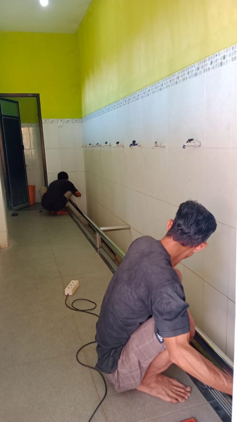 Beri Tambahan Besi Pengaman Agar Wudhu Lebih Nyaman