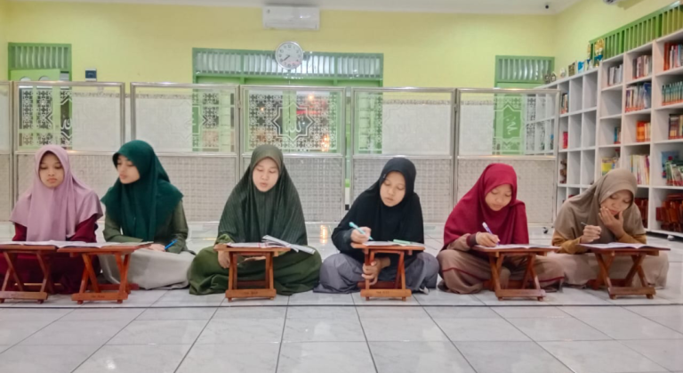 Ngaji Mbak-mbak, Kuatkan Ilmu Tajwid Bagi Remaja Alba