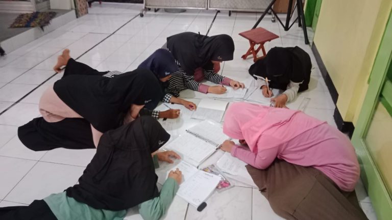 Tpa Alba Berupaya Menjaga Literasi Huruf Arab Santri Melalui Kelas Menulis