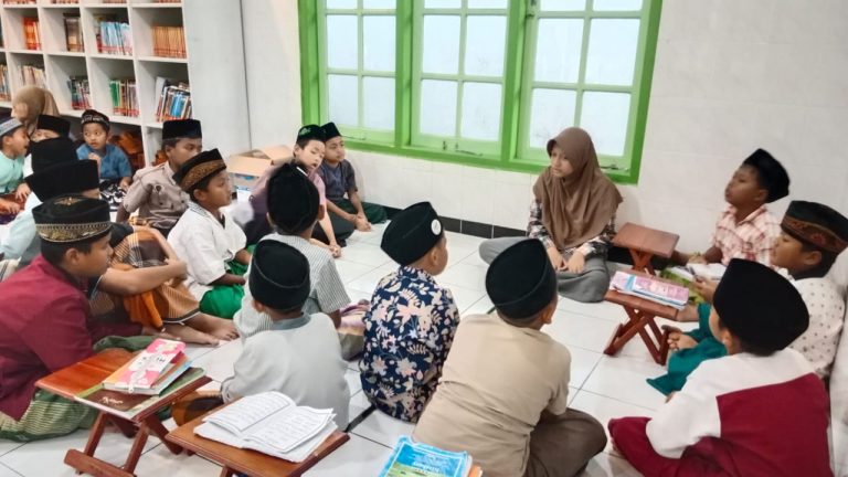 Ikhtiar Menjaga Generasi, Tpa Alba Istiqomah Ajarkan Materi Adab