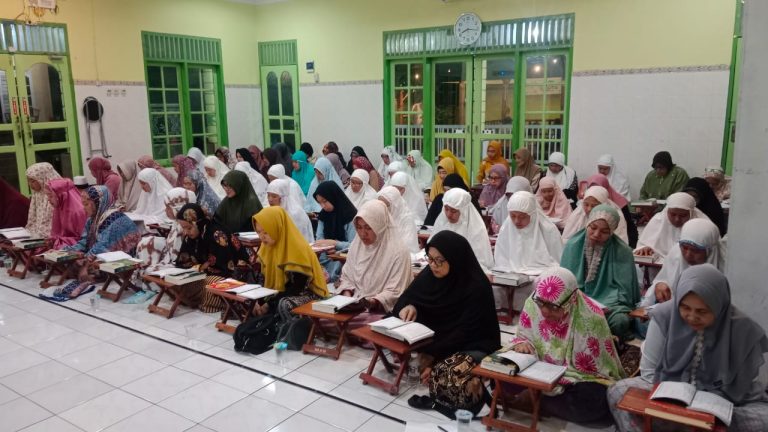 Pertemuan Ke-3, Peserta Ngaji Emak Kelompok 2 Tpa Alba Capai 70 Orang