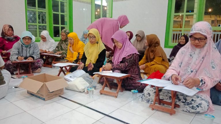 Bersama-sama Membuat Paspor, Bukti Warga Alba Sudah Rindu Berangkat ke Tanah Suci.