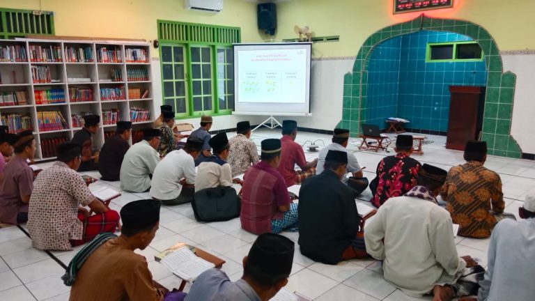 Tpa Alba Kenalkan Huruf Muqotoah di Kelas Ngaji Bapak-bapak