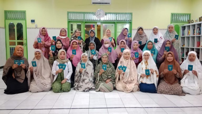 Sah, 71 Jamaah Kelas Haji dan Umrah Tpa Alba Sudah Punya Paspor.