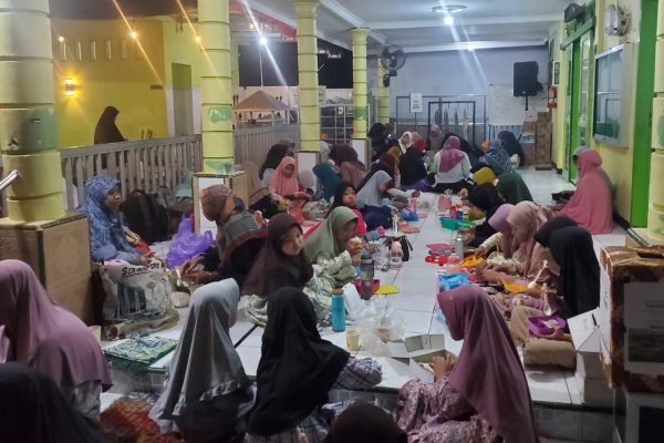Anjuran Penggunaan Wadah Ramah Lingkungan untuk Bekal Buka Puasa Santri Tpa Alba