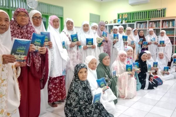 Berantas Buta Aksara Al Quran Di Kalangan Lansia, TPA ALBA Istiqomahkan Kelas Ngaji Eyang Uti