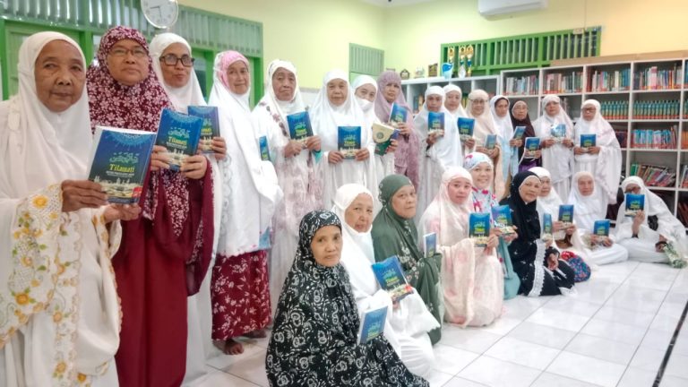 Berantas Buta Aksara Al Quran Di Kalangan Lansia, TPA ALBA Istiqomahkan Kelas Ngaji Eyang Uti