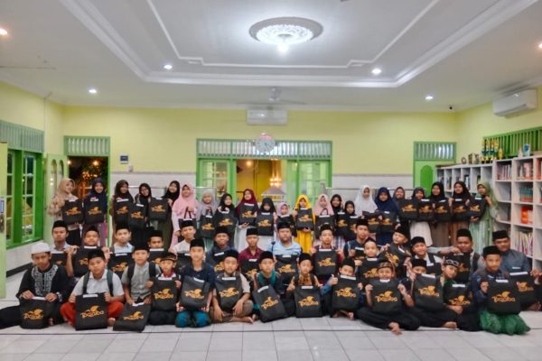 69 Santri TPA ALBA Terima Hadiah Puasa Syawal