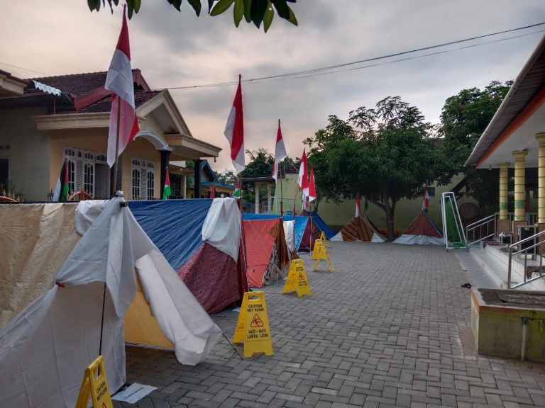 Delapan Tenda Kemah Siaga Bencana di TPA ALBA Telah Berdiri