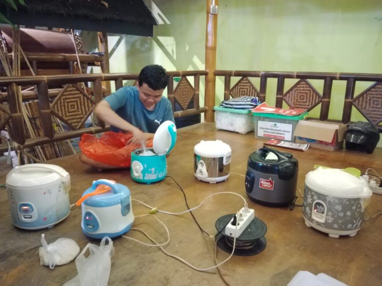 Kemah Siaga Bencana TPA ALBA: Ajarkan Peserta Kemandirian dalam Memasak