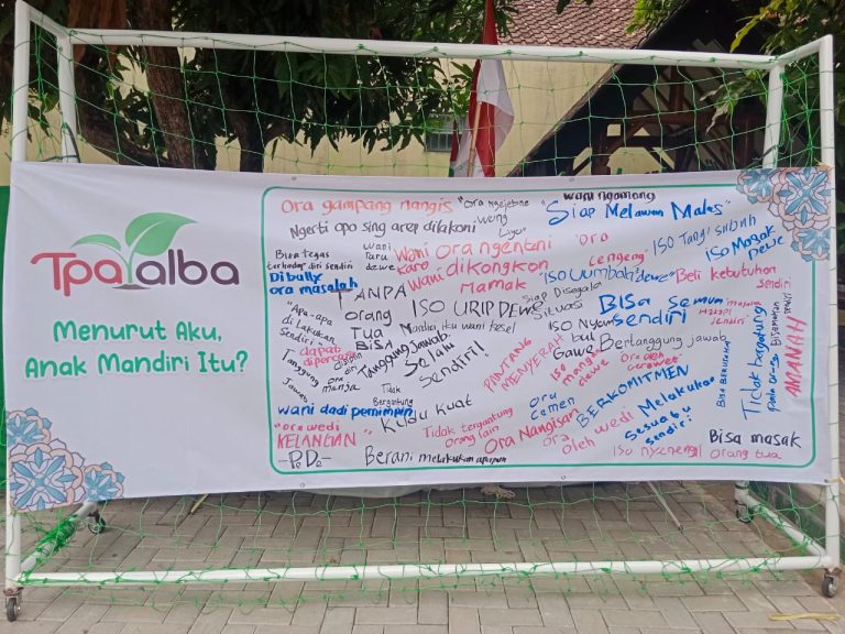 Santri TPA ALBA Tuliskan Makna Mandiri di Layar Memoar Alba