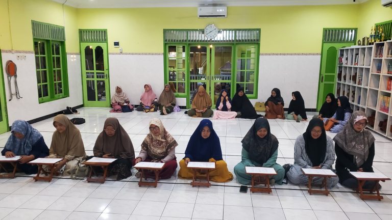 Dalam rangka Semarak Maulud Nabi, TPA ALBA Gelar Lomba Membaca Huruf Muqotoah untuk Kelas Emak#2