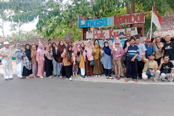 32 Jamaah Kelas Haji Umrah TPA ALBA Lakukan Vaksin Meningitis