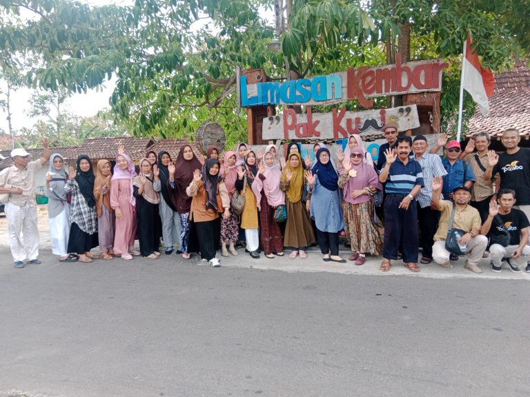 32 Jamaah Kelas Haji Umrah TPA ALBA Lakukan Vaksin Meningitis