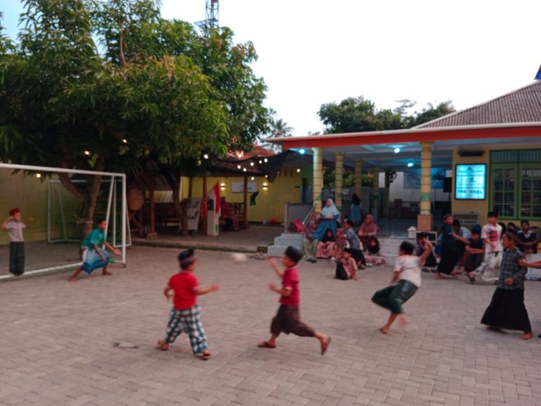 Main Bola, Sarana Lepas Penat Santri Kelas Ashar TPA ALBA Usai Ngaji