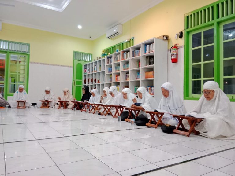 Kelas Eyang Uti TPA ALBA, Bukti Tiada Kata Terlambat Belajar Membaca Al Quran