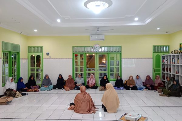 Nurhidayati, Bagikan Kisah di Tanah Suci kepada Jamaah Kelas Haji Umrah Tpa Alba