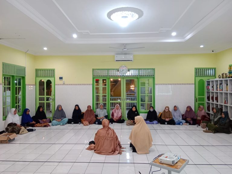 Nurhidayati, Bagikan Kisah di Tanah Suci kepada Jamaah Kelas Haji Umrah Tpa Alba