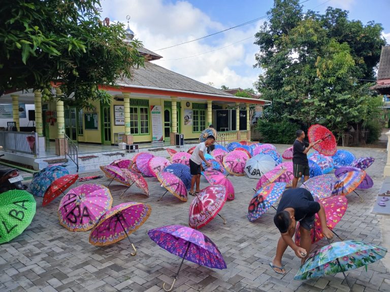 Hadapi Musim Hujan, TPA ALBA Sediakan 50 Payung