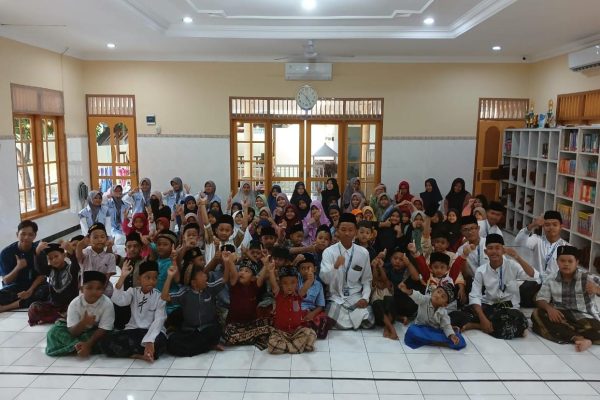 Santri Pesantren Ar Rahmah Pacitan Adakan Safari Dakwah di TPA ALBA
