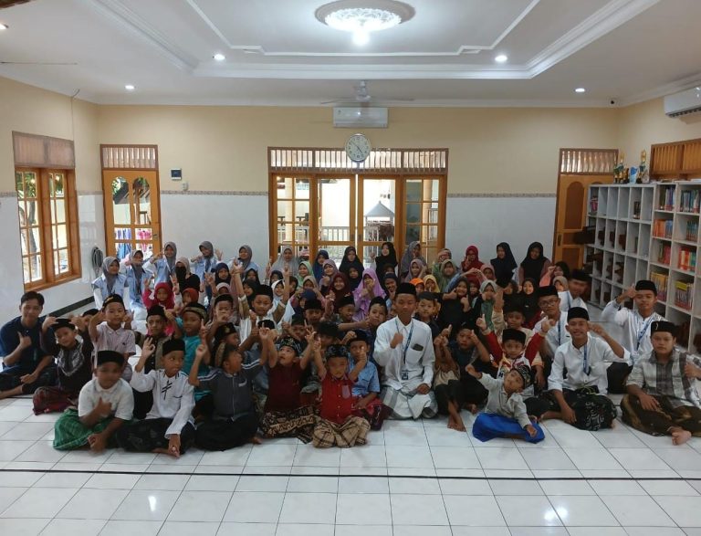 Santri Pesantren Ar Rahmah Pacitan Adakan Safari Dakwah di TPA ALBA